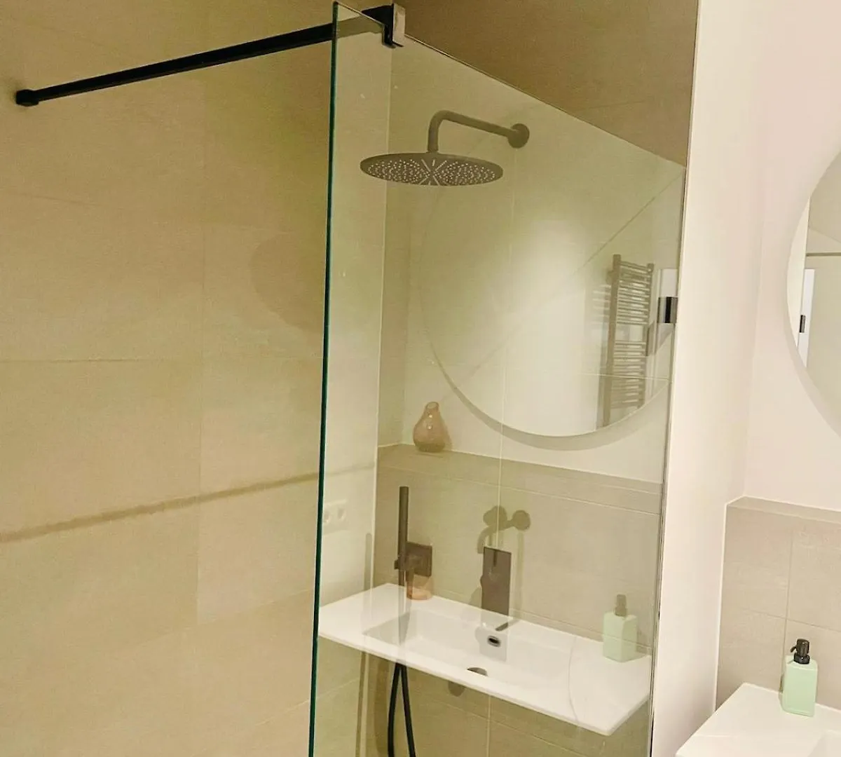 Comfortable 1 Bedroom W Terrace & Parking-Chiny1 Luxembourg 0*,  Luxembourg